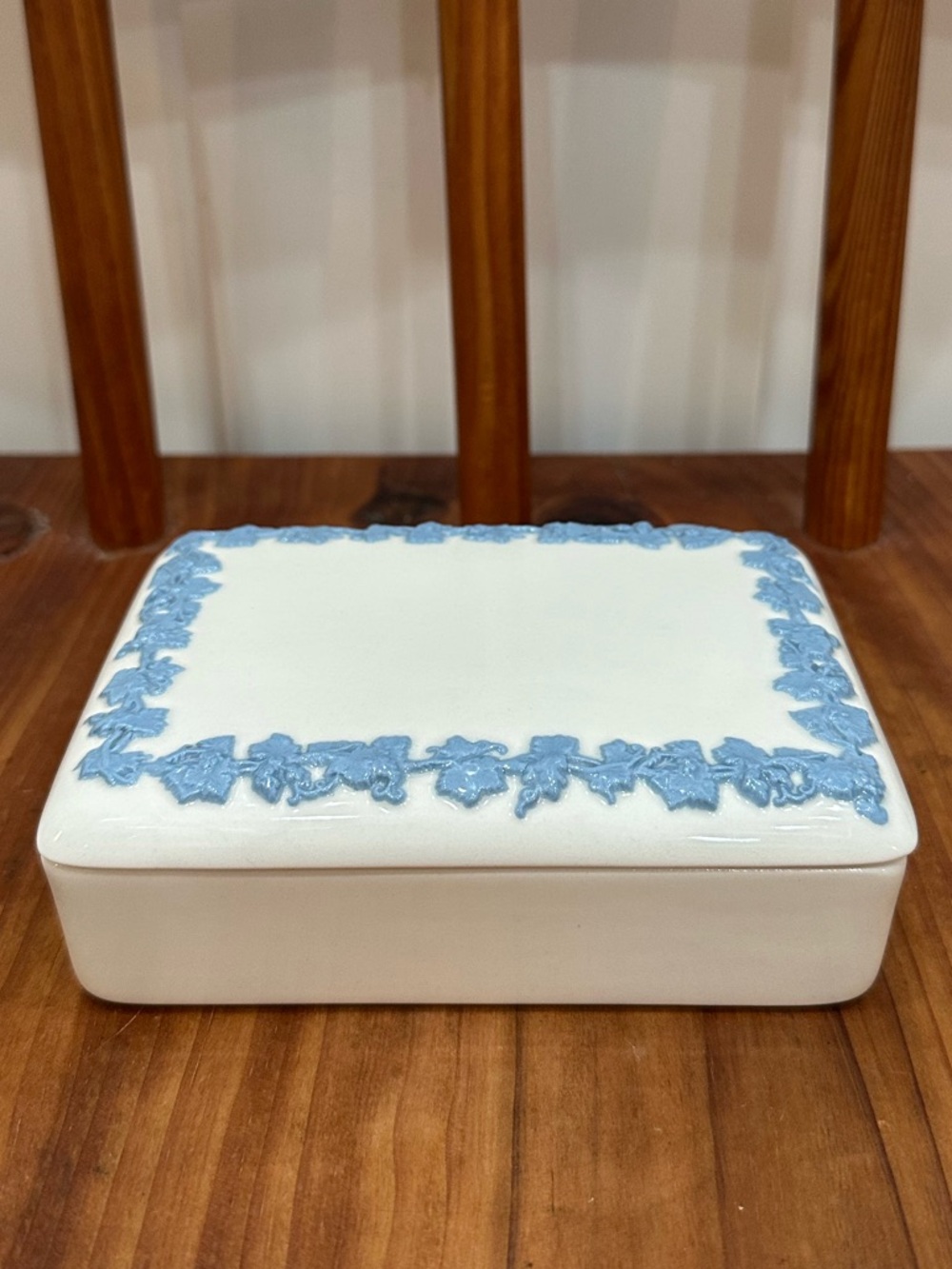 Vintage WEDGWOOD QUEENSWARE Cream and Blue Trinket Box Jewelry Box
